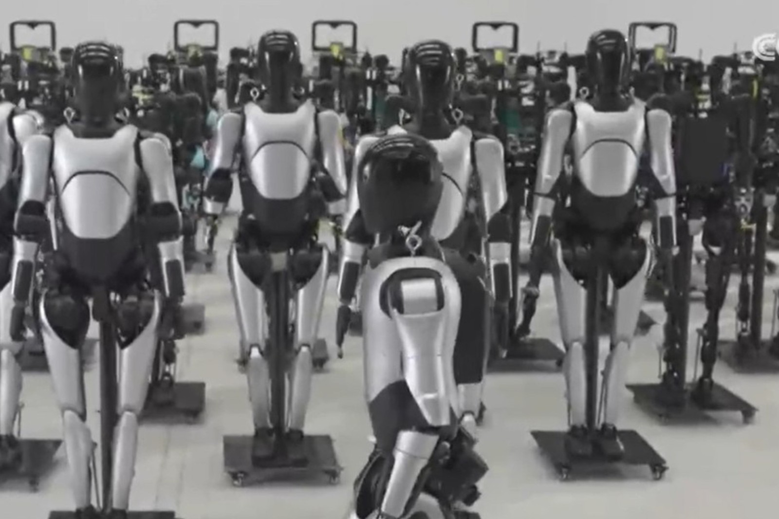 央视报道！揭秘UWIN电竞机器人量产超级工厂