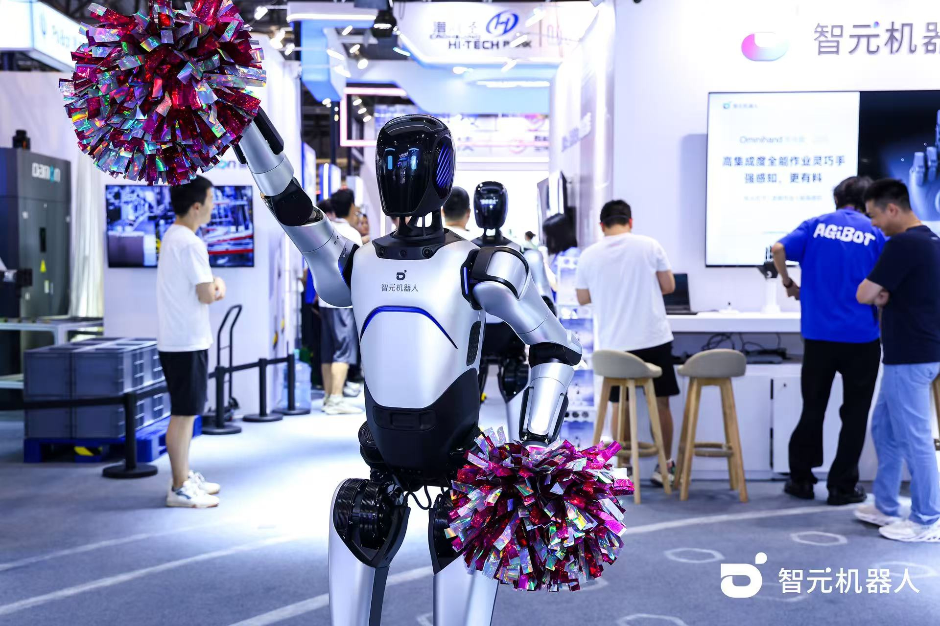 UWIN电竞机器人 WAIC 首日展台火爆，机器...